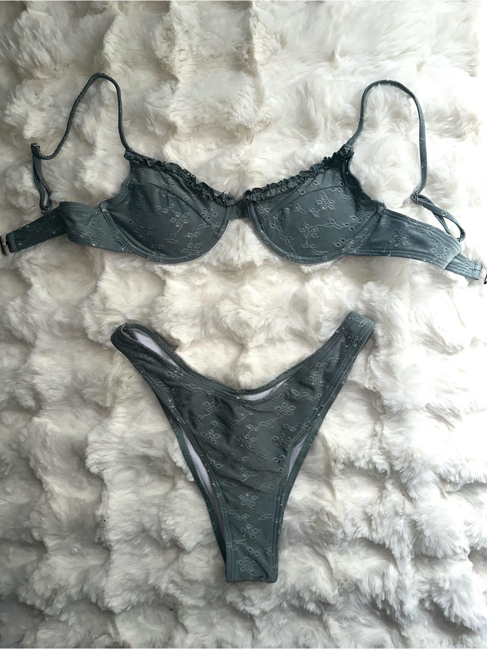 NWOT Women’s Sage Green Essential Eyelet Bikini Set - Picture 2 of 4
